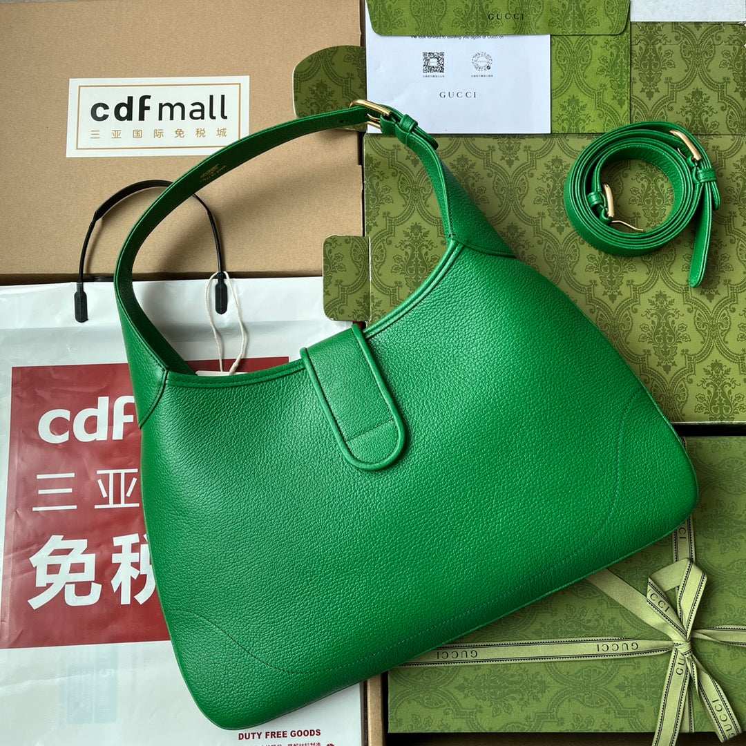 SAC À BANDOULIÈRE MOYEN 39 EN CUIR DE VEAU VERT, QUINCAILLERIE DORÉ