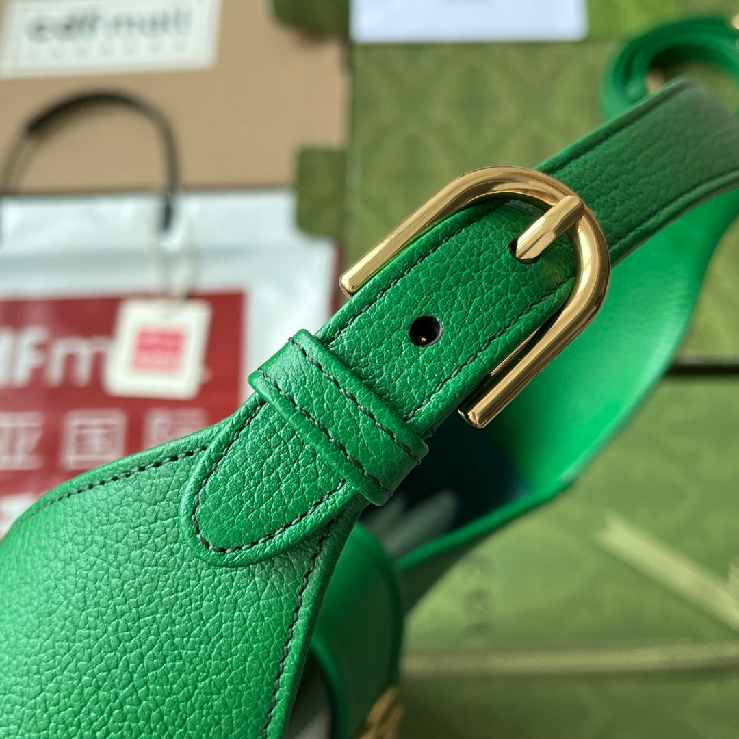 SAC À BANDOULIÈRE MOYEN 39 EN CUIR DE VEAU VERT, QUINCAILLERIE DORÉ