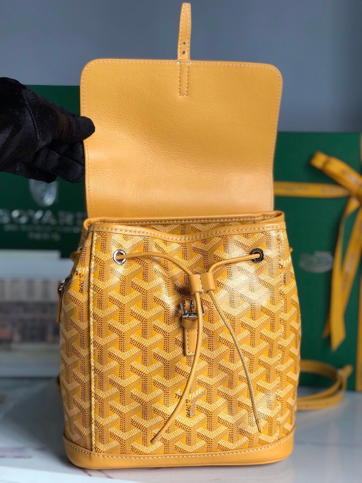 MINI SAC À DOS ALPIN 21 EN CUIR D'AGNEAU JAUNE ET TOILE GOYARDINE