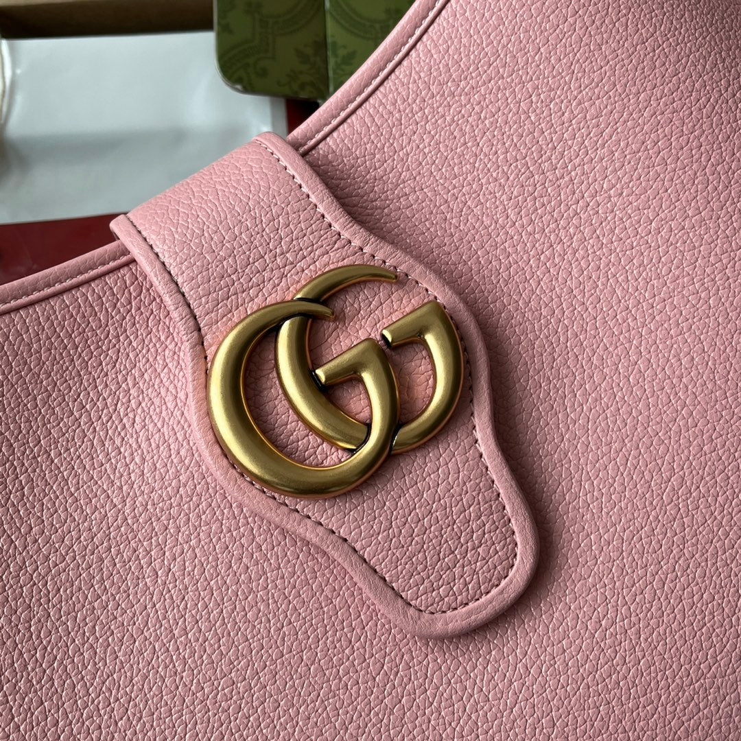 SAC À BANDOULIÈRE MOYEN 39 EN CUIR DE VEAU ROSE CLAIR, QUINCAILLERIE DORÉ