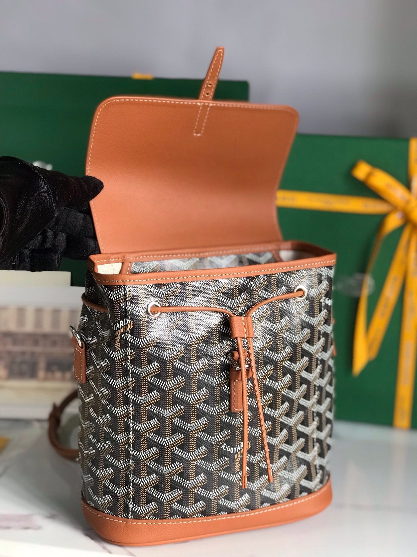 MINI SAC À DOS ALPIN 21 EN CUIR D'AGNEAU TAN ET TOILE GOYARDINE NOIRE