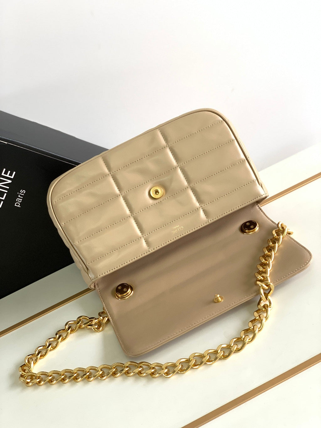 SAC À BANDOULIÈRE MONOCHROME 24 EN CUIR D'AGNEAU BEIGE CRÈME MATELASSÉ AVEC CHAÎNE