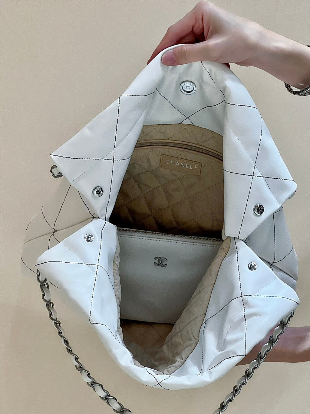 CC 22 HOBO BLANC NOIR CUIR DE VEAU QUINCAILLERIE ARGENTÉE