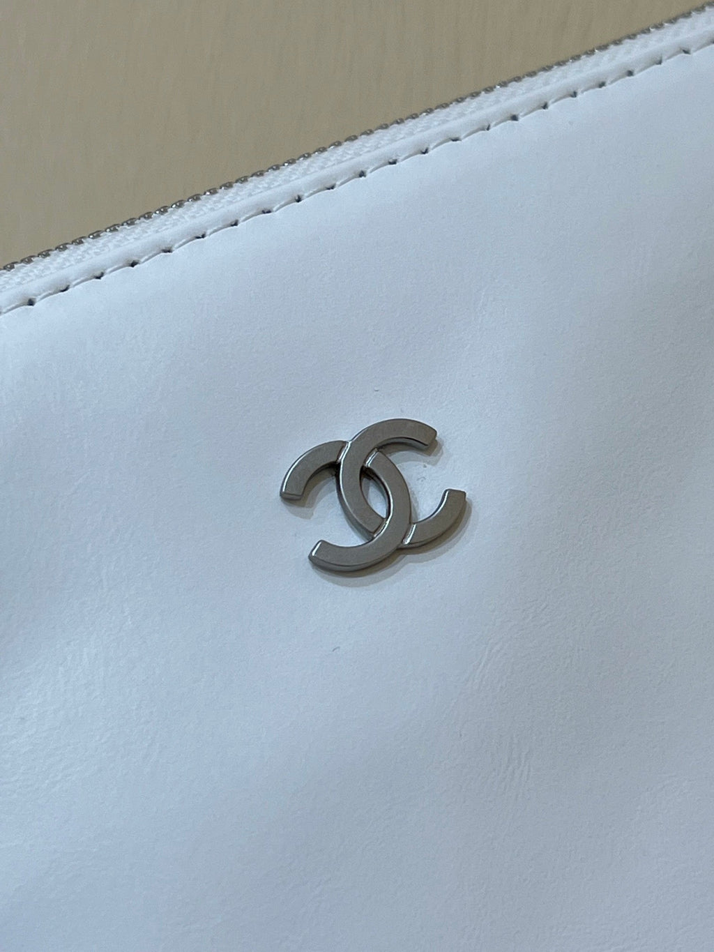 CC 22 HOBO BLANC NOIR CUIR DE VEAU QUINCAILLERIE ARGENTÉE