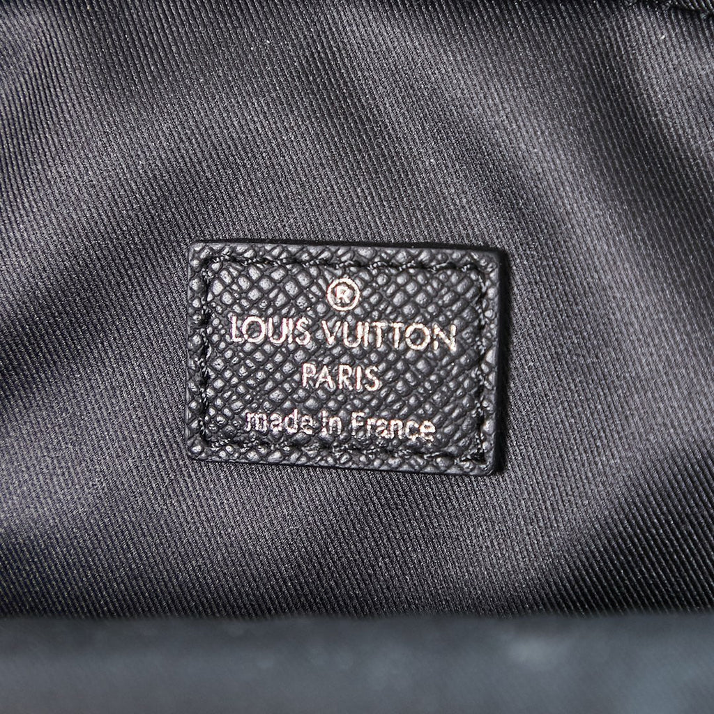 SAC À BANDOULIÈRE AVENUE 31 EN CUIR TAIGA NOIR