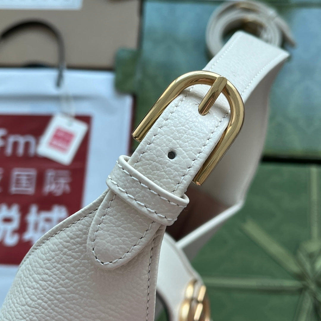 SAC À BANDOULIÈRE MOYEN 39 EN CUIR DE VEAU BLANC QUINCAILLERIE DORÉ