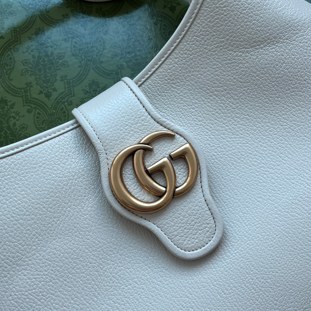 SAC À BANDOULIÈRE MOYEN 39 EN CUIR DE VEAU BLANC QUINCAILLERIE DORÉ