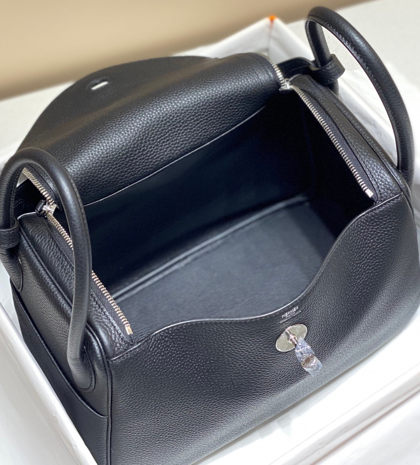 SAC HM LINDY 30 EN CUIR TAURILLON CLEMENCE BLEU MARINE