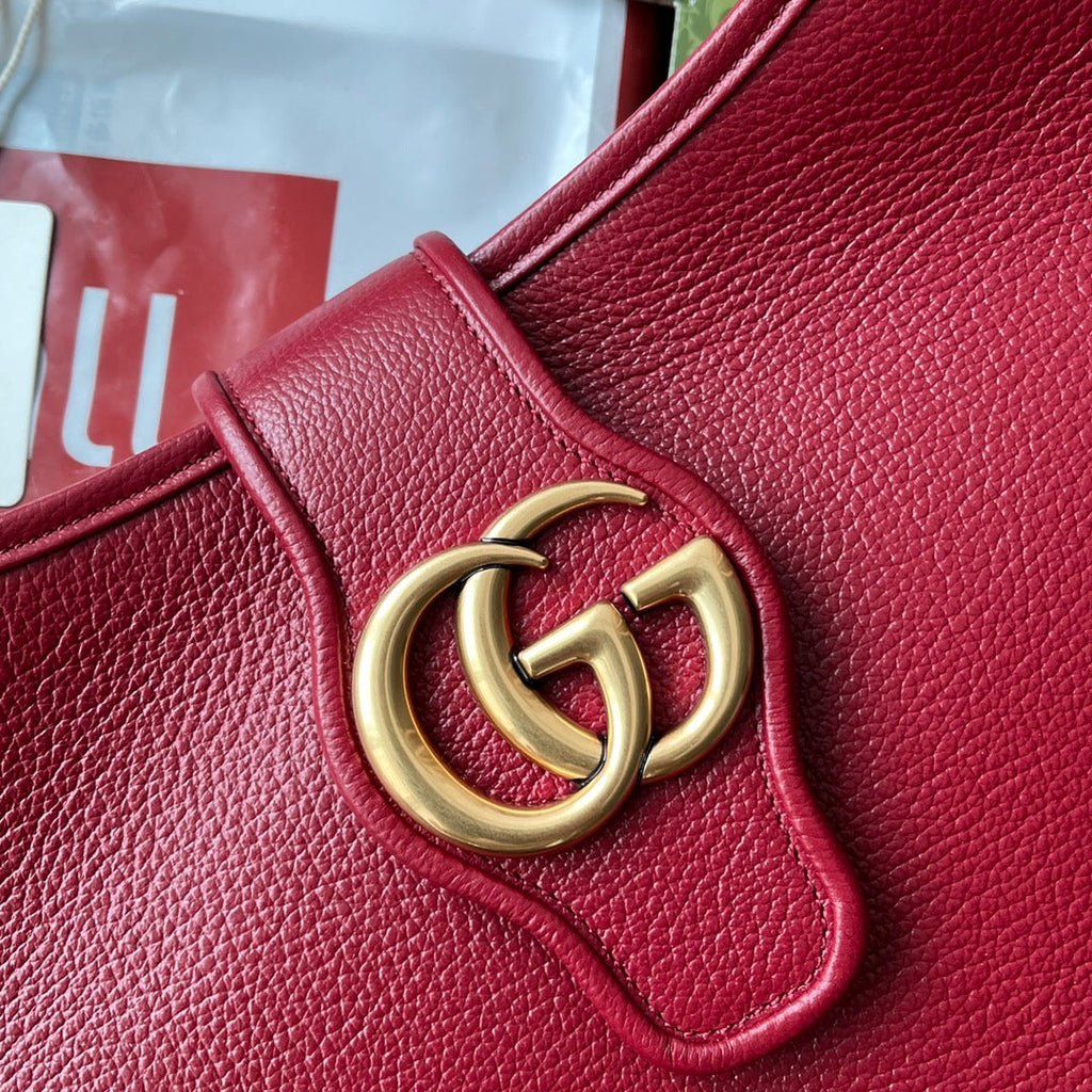 SAC À BANDOULIÈRE MOYEN 39 EN CUIR DE VEAU ROUGE QUINCAILLERIE DORÉ