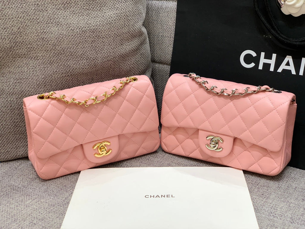 MINI SAC À RABAT 20 CM EN CUIR D'AGNEAU ROSE QUINCAILLERIE ARGENTÉE 