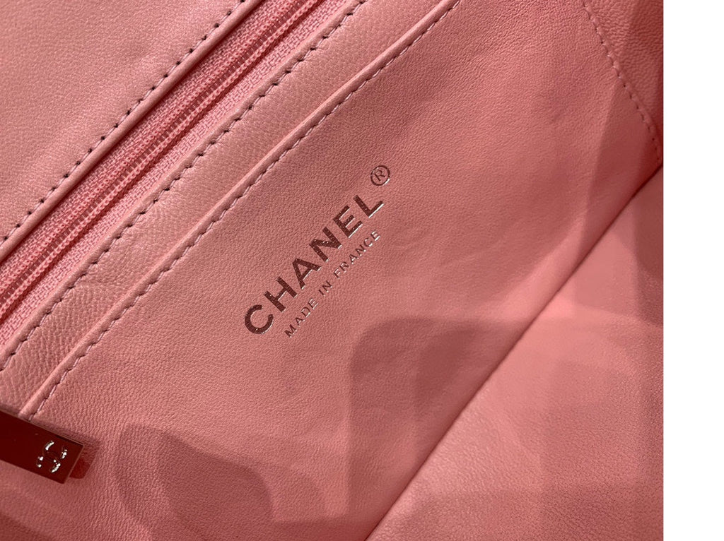 MINI SAC À RABAT 20 CM EN CUIR D'AGNEAU ROSE QUINCAILLERIE ARGENTÉE 