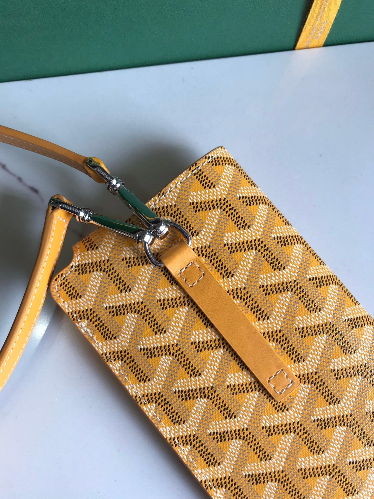 MONTMARTRE GM CASE 18 EN TOILE GOYARDINE JAUNE