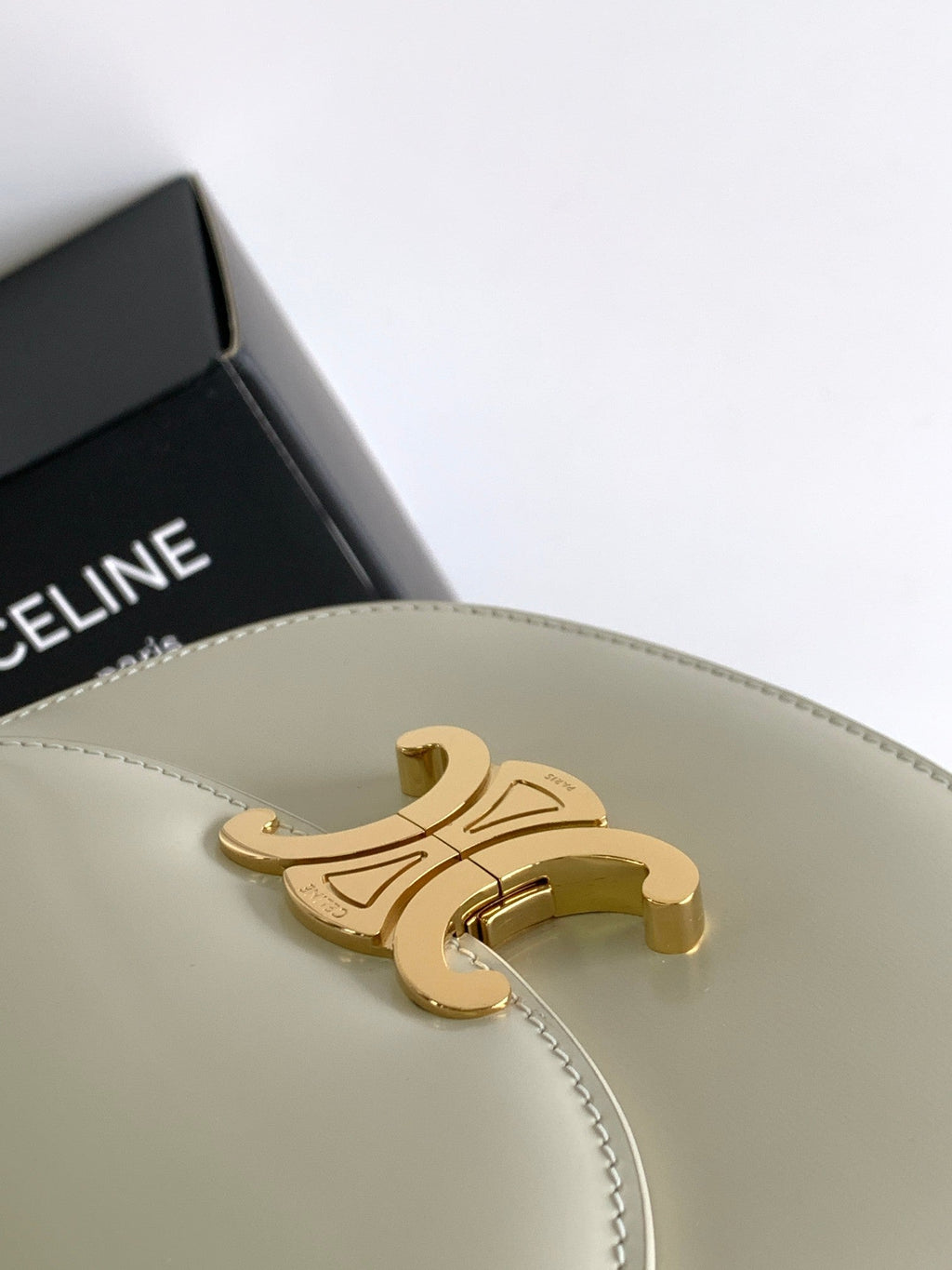 TEEN BESACE TRIOMPHE 18.5 WHITE CALFSKIN WITH CHAIN