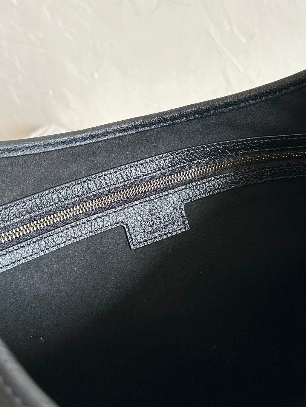 SAC À BANDOULIÈRE APHRODITE MOYEN 39 EN CUIR DE VEAU NOIR