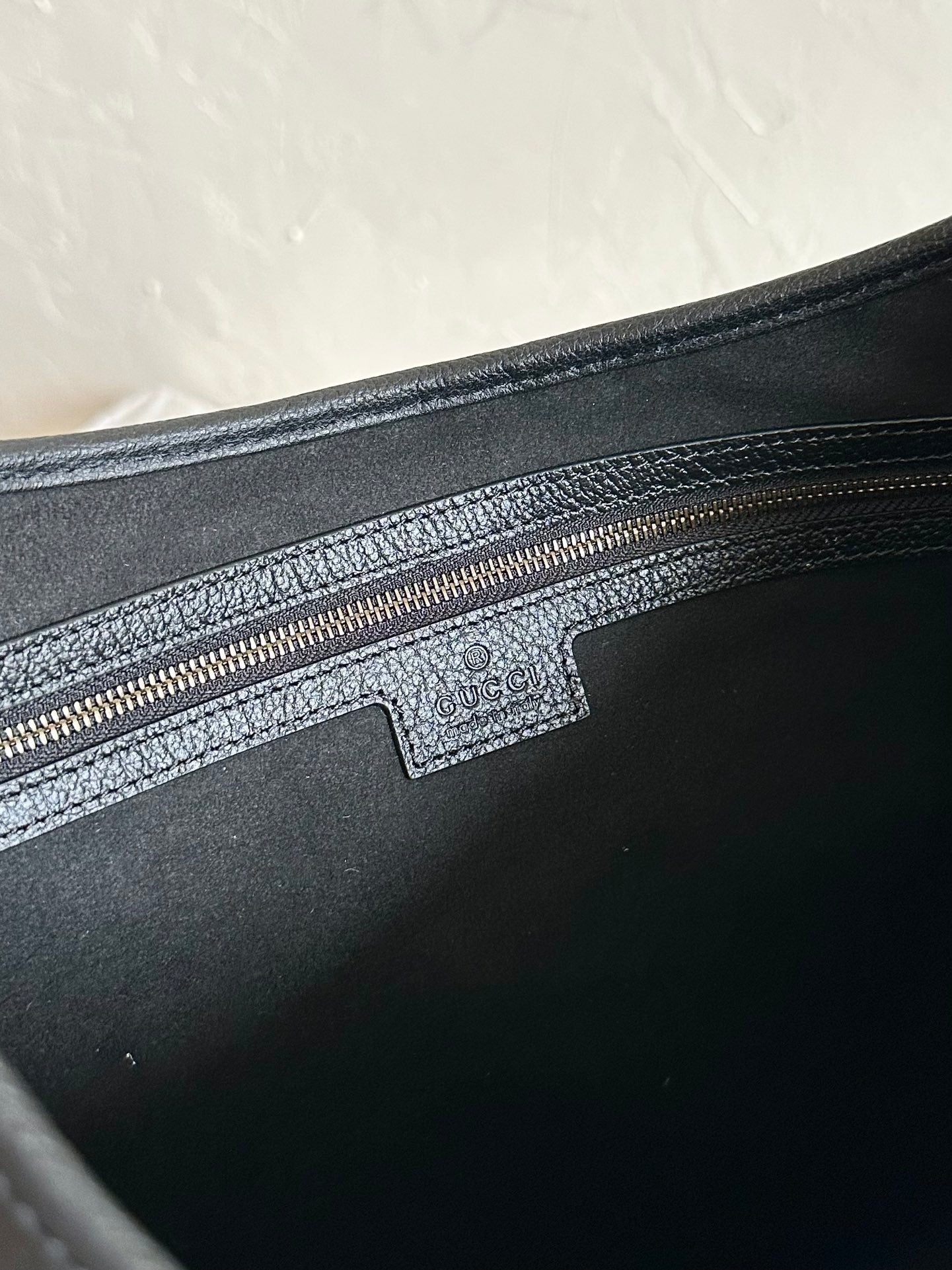 SAC À BANDOULIÈRE APHRODITE MOYEN 39 EN CUIR DE VEAU NOIR