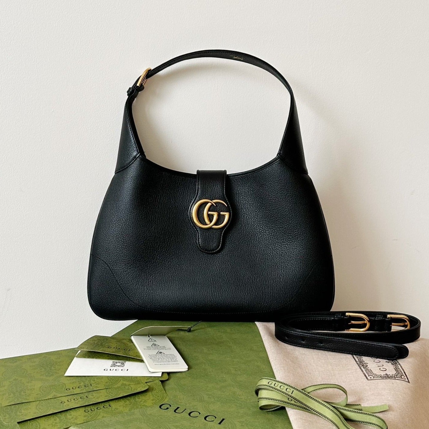 SAC À BANDOULIÈRE APHRODITE MOYEN 39 EN CUIR DE VEAU NOIR