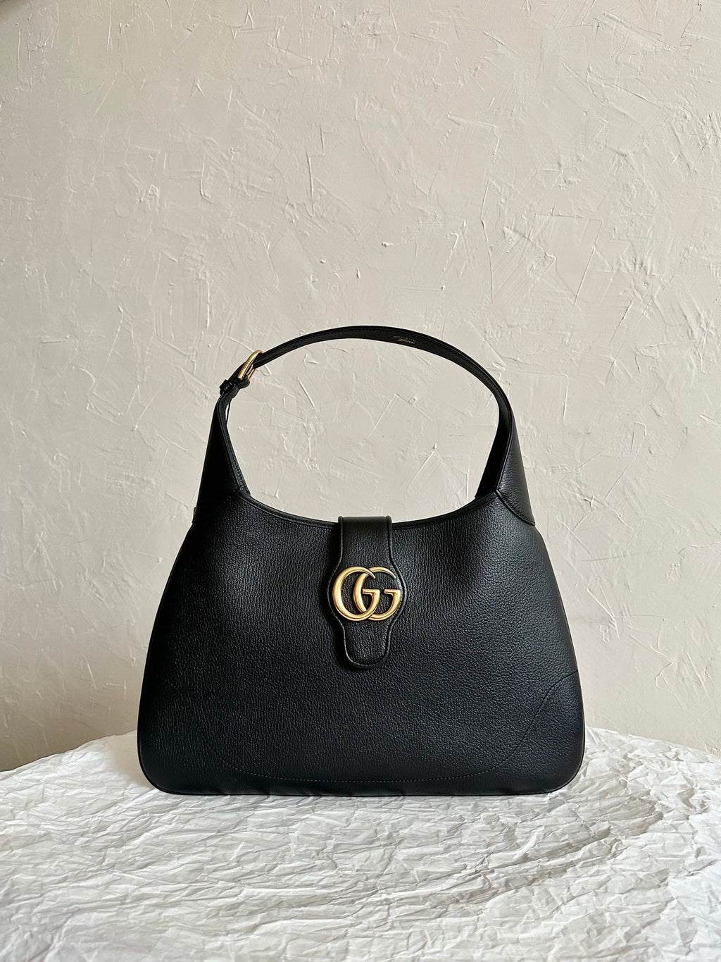 SAC À BANDOULIÈRE APHRODITE MOYEN 39 EN CUIR DE VEAU NOIR