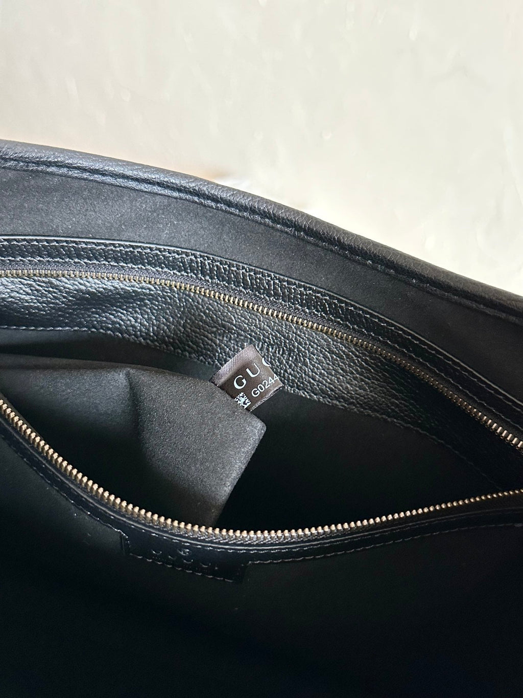 SAC À BANDOULIÈRE APHRODITE MOYEN 39 EN CUIR DE VEAU NOIR