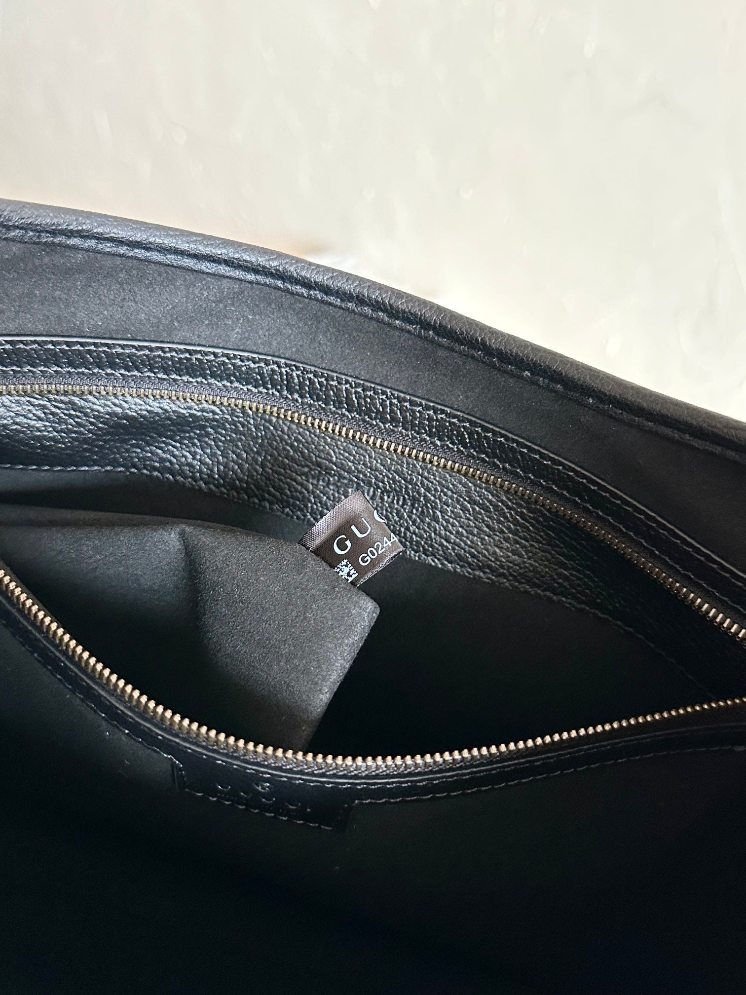 SAC À BANDOULIÈRE APHRODITE MOYEN 39 EN CUIR DE VEAU NOIR