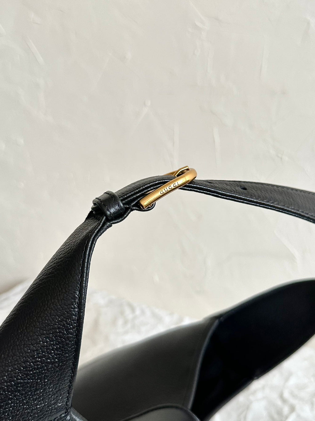 SAC À BANDOULIÈRE APHRODITE MOYEN 39 EN CUIR DE VEAU NOIR