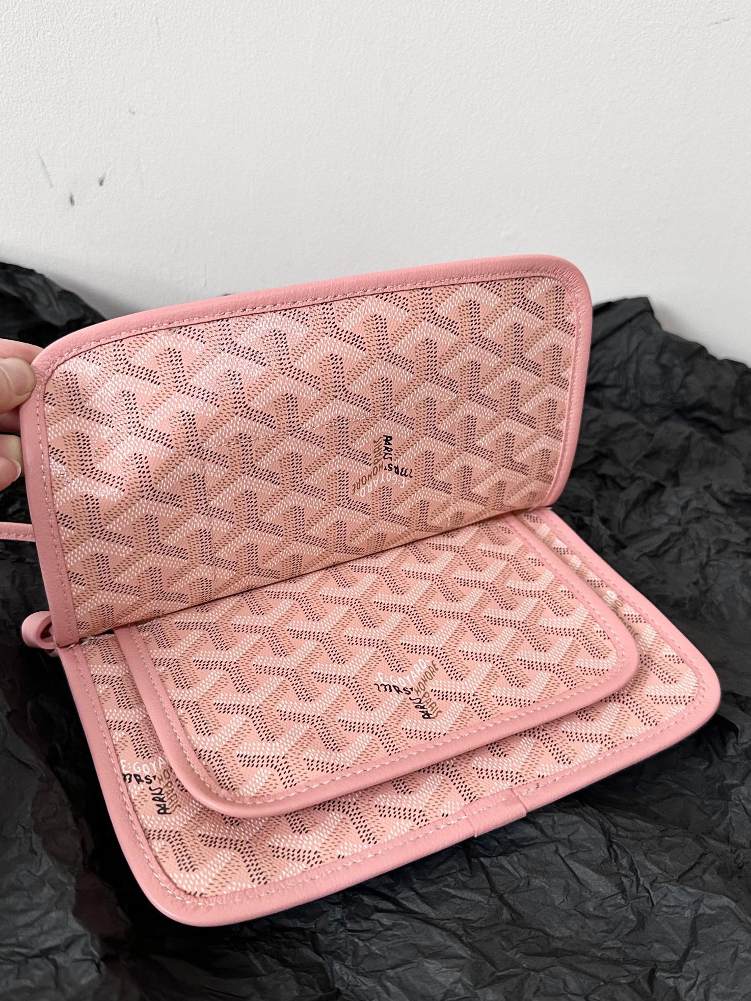 PORTEFEUILLE PLUMET POCKET 20 EN TOILE GOYARDINE ROSE ET GARNITURE AGNEAU