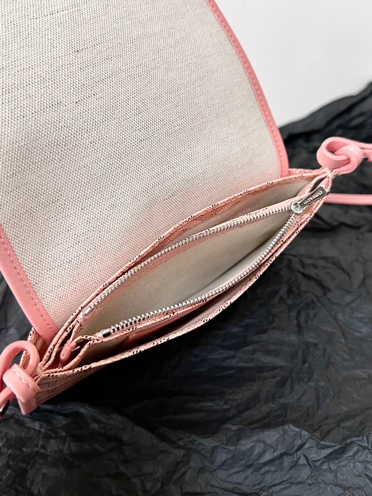 PORTEFEUILLE PLUMET POCKET 20 EN TOILE GOYARDINE ROSE ET GARNITURE AGNEAU