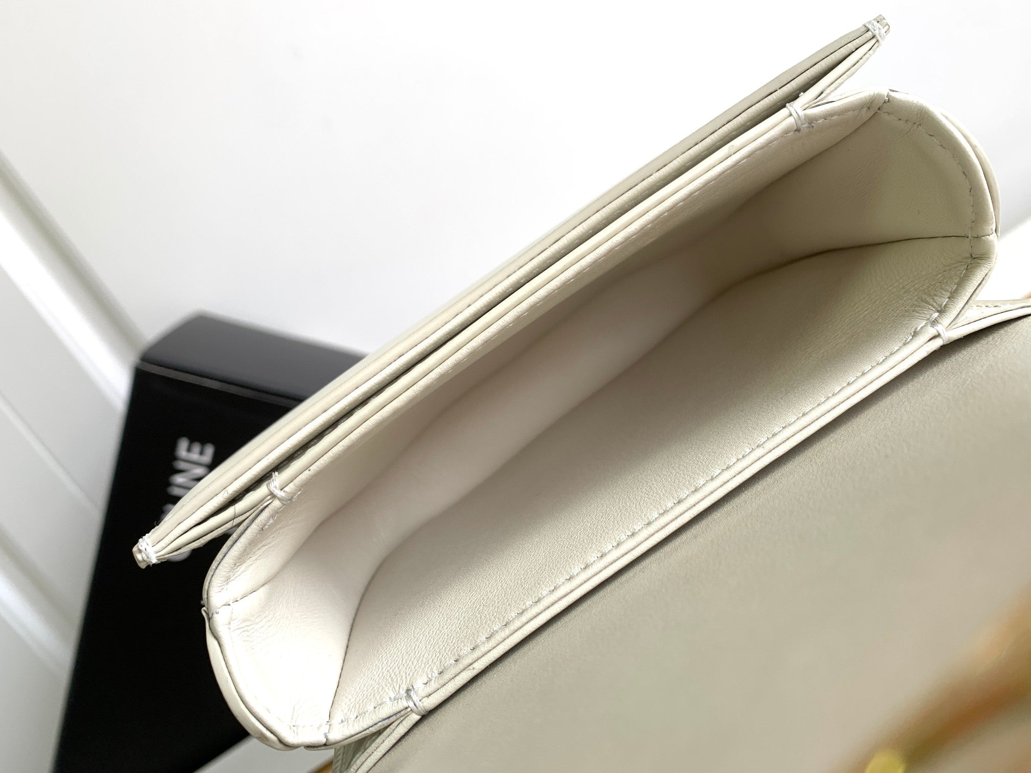 BESACE CHAÎNE ADOLESCENT TRIOMPHE 15,5 CM CUIR DE VEAU BLANC