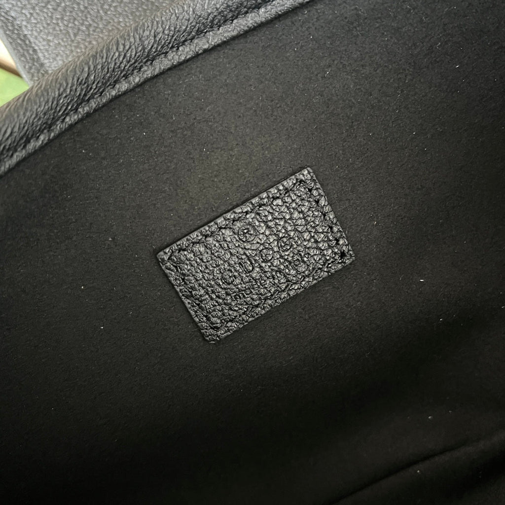 Petit sac bandoulière APHRODITE 27 en cuir de veau noir et métal doré