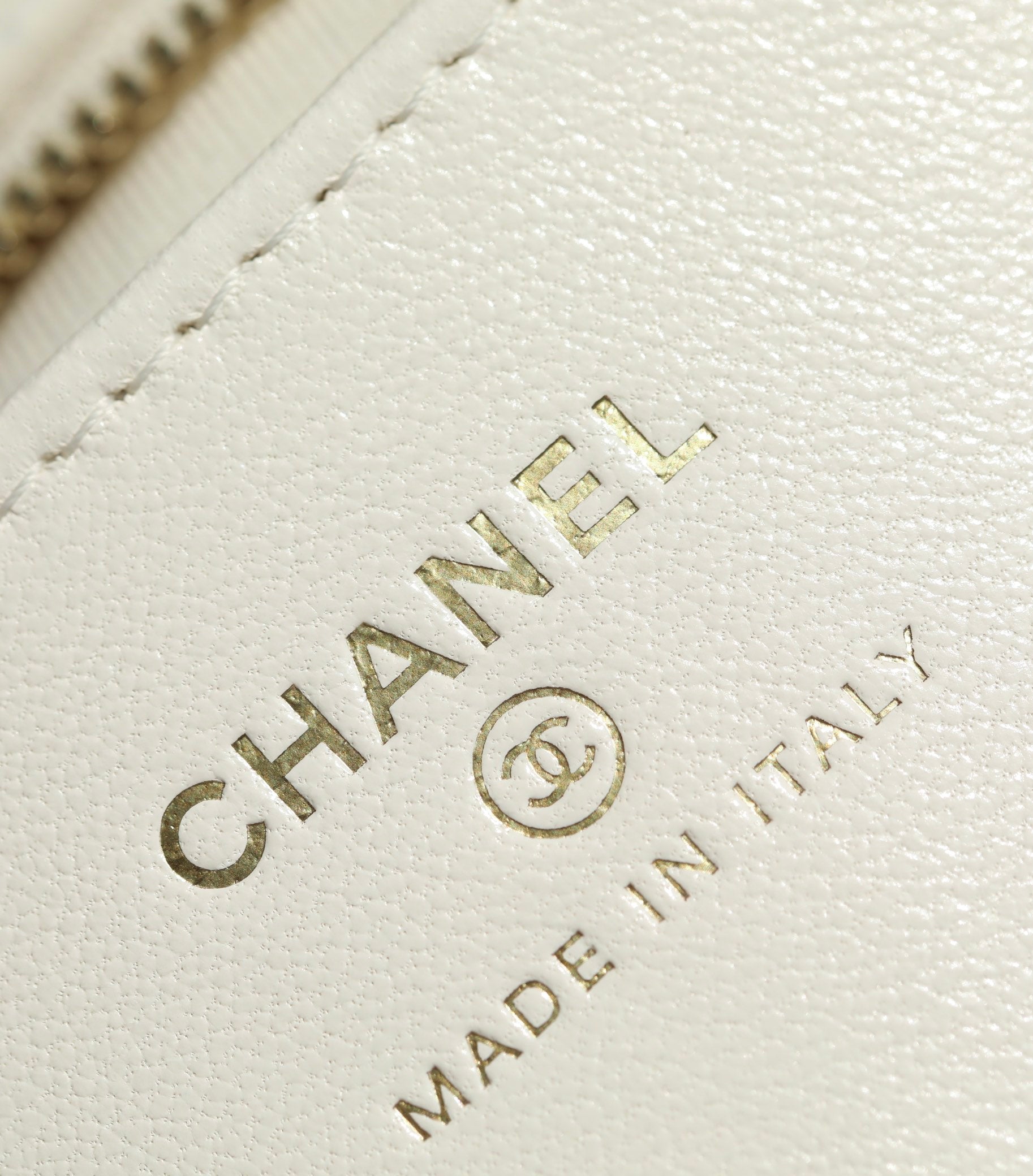 CC 23C WHITE MINI POUCH