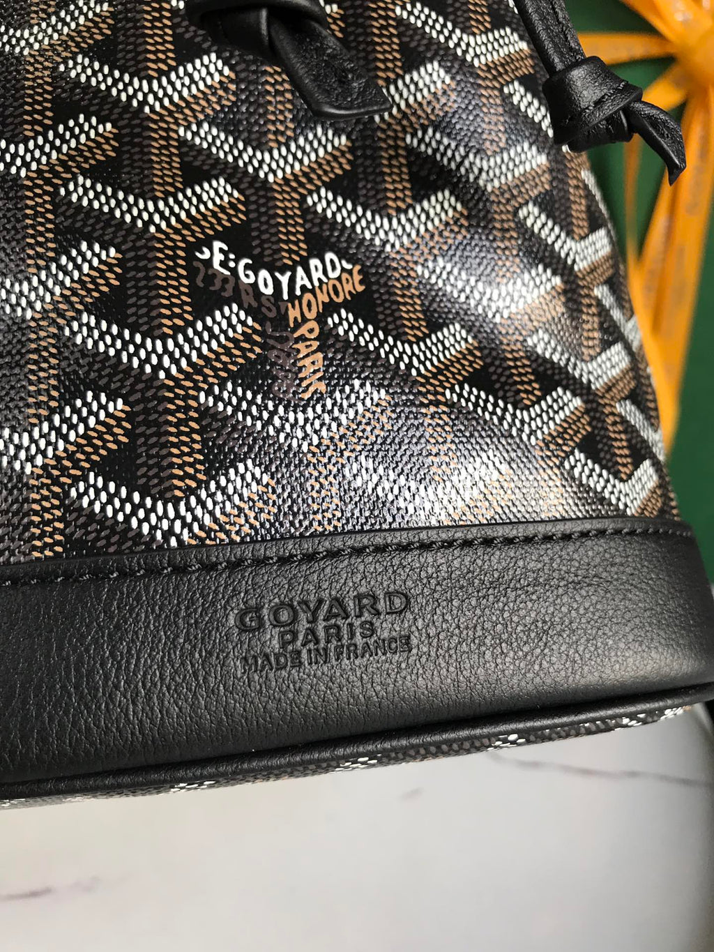 SAC SEAU PETIT FLOT 22 EN TOILE GOYARDINE NOIRE ET BORDURE EN CUIR D'AGNEAU