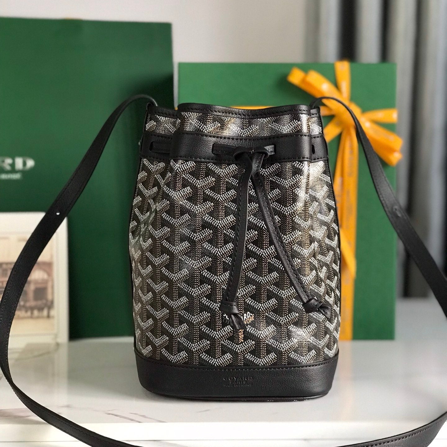 SAC SEAU PETIT FLOT 22 EN TOILE GOYARDINE NOIRE ET BORDURE EN CUIR D'AGNEAU