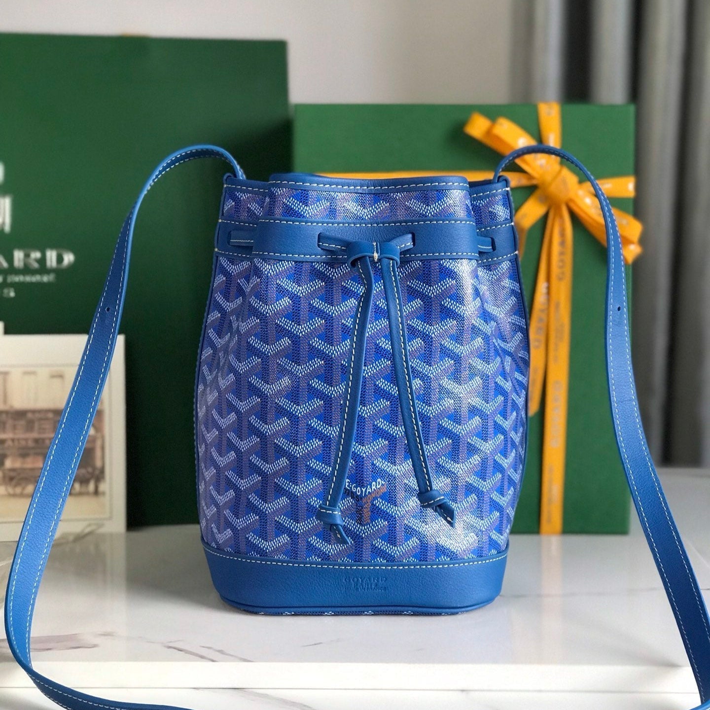 SAC SEAU PETIT FLOT 22 EN TOILE GOYARDINE BLEU SAPHIR ET GARNITURES EN AGNEAU