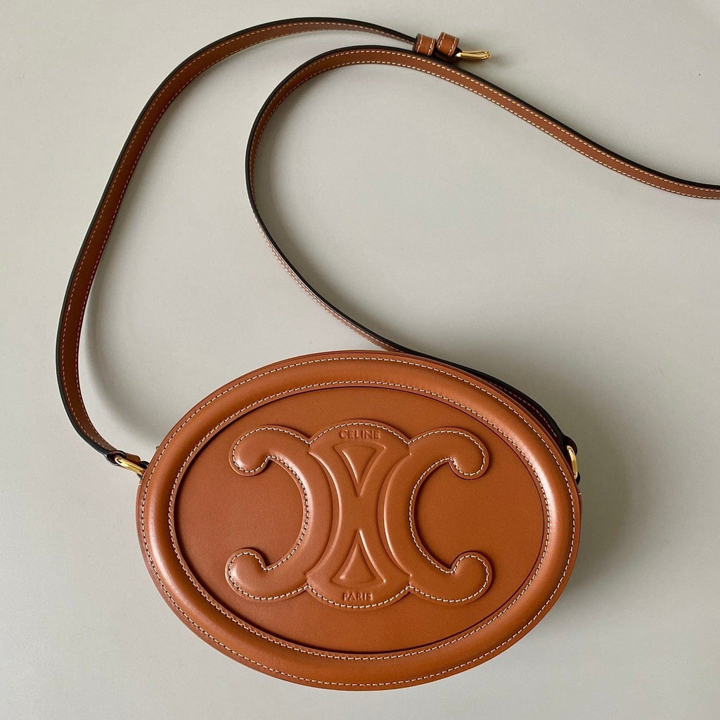 SAC OVALE 20 EN CUIR DE VEAU LISSE MARRON CANNELLE