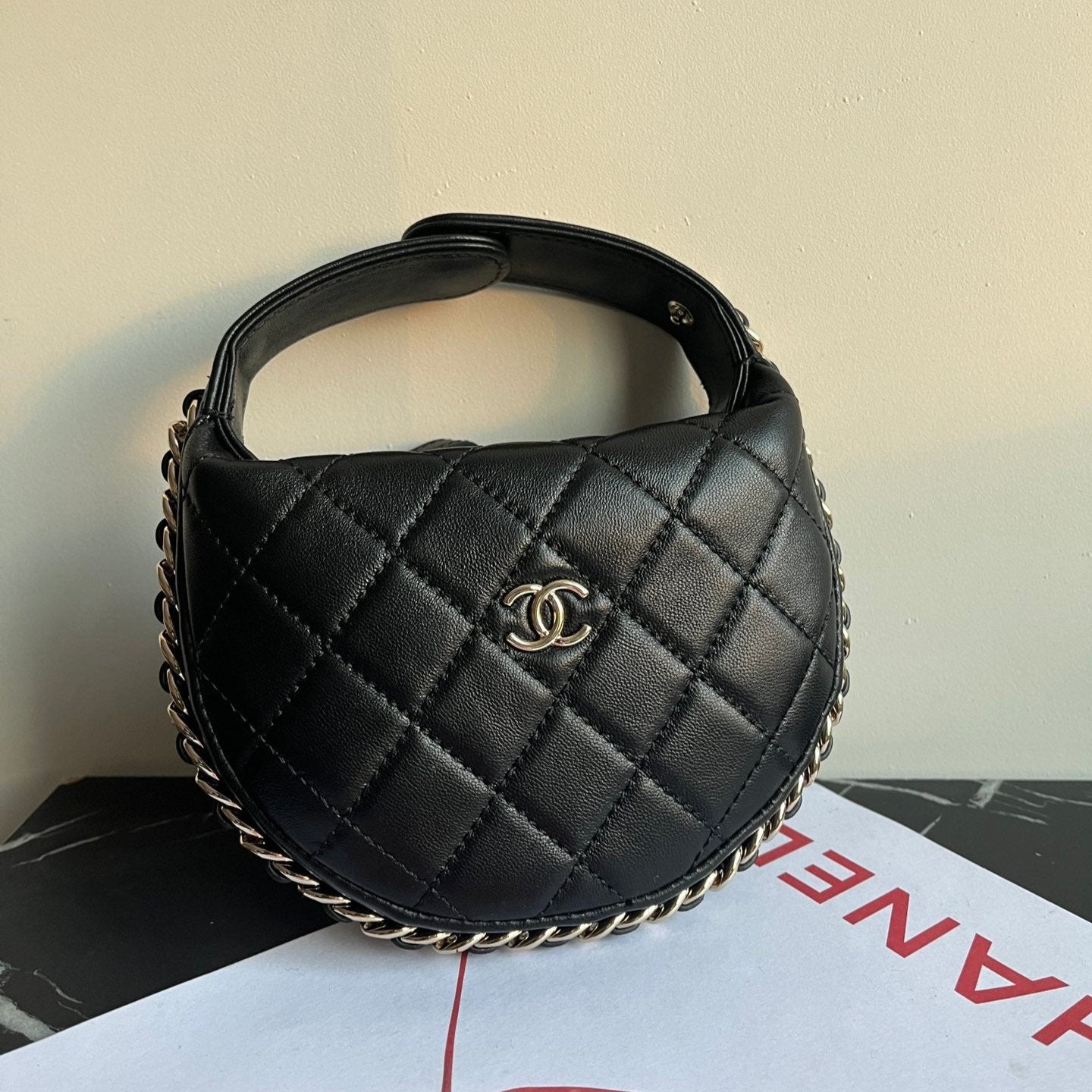 MINI SAC HOBO 16 EN CUIR D'AGNEAU NOIR 