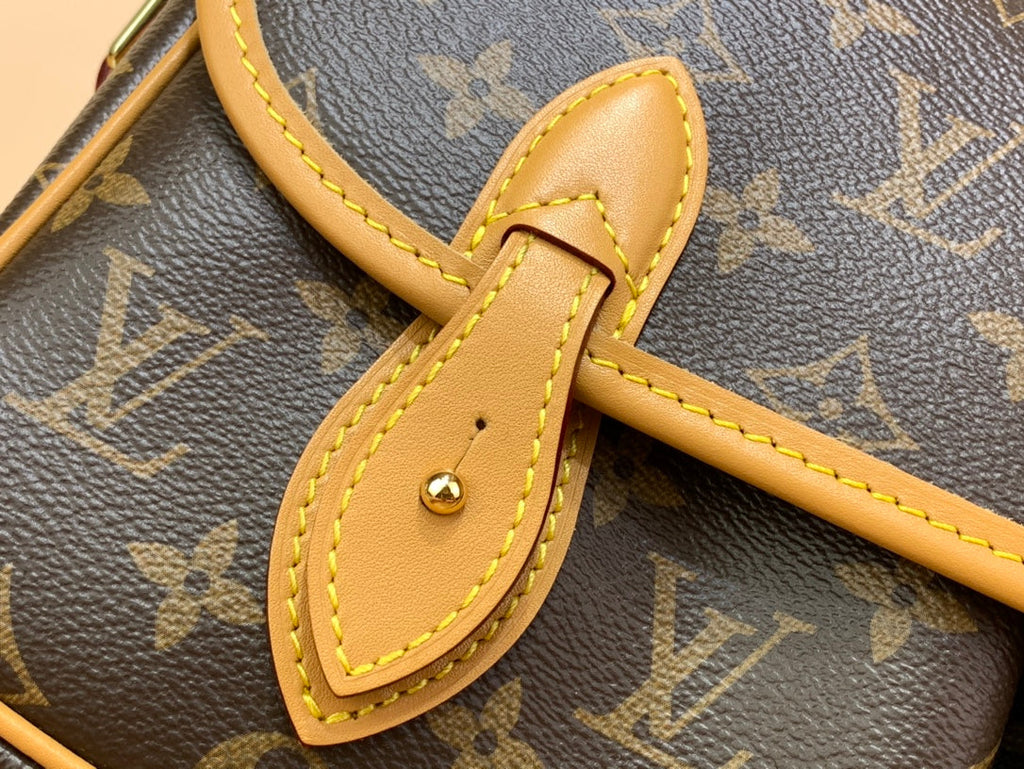 LV GIBECIERE 28CM BROWN MONOGRAM CANVAS 205872