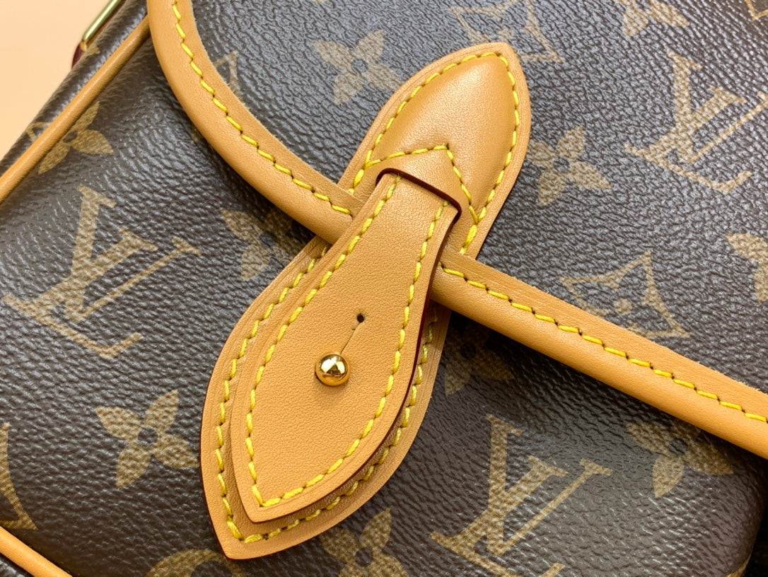 LV GIBECIERE 28CM TOILE MONOGRAMME MARRON 205872
