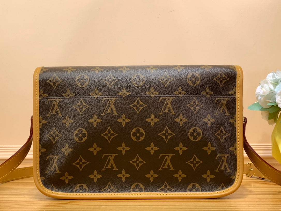 LV GIBECIERE 28CM TOILE MONOGRAMME MARRON 205872