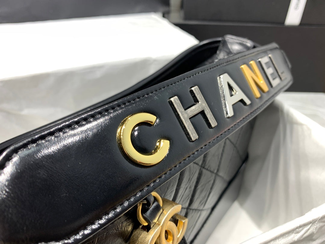 SAC HOBO 25 AVEC BANDOULIÈRE EN CUIR DE VEAU NOIR, ACCESSOIRES DORÉS ET ARGENTÉS 