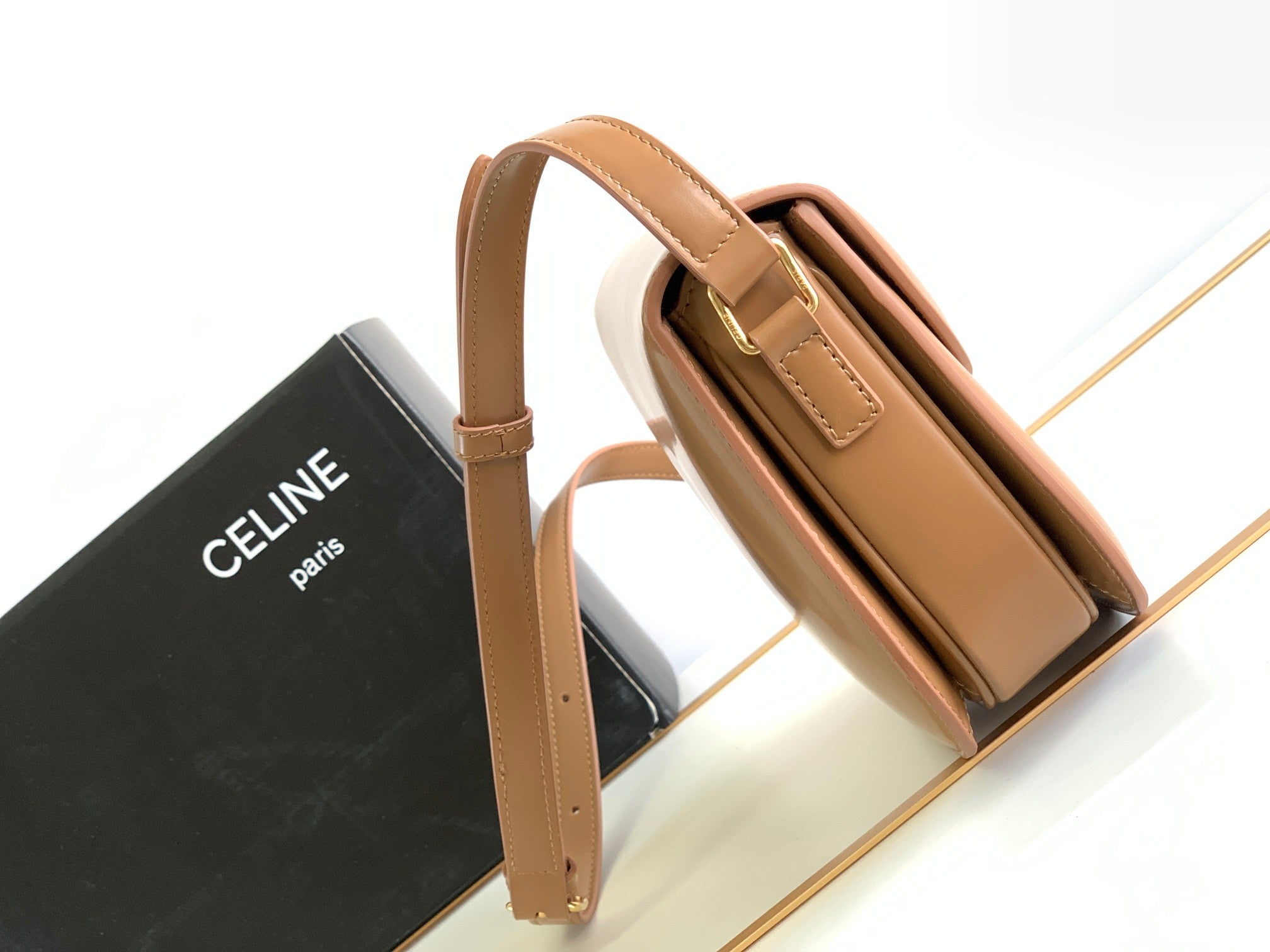BESACE ADO TRIOMPHE 18.5 CUIR DE VEAU MARRON