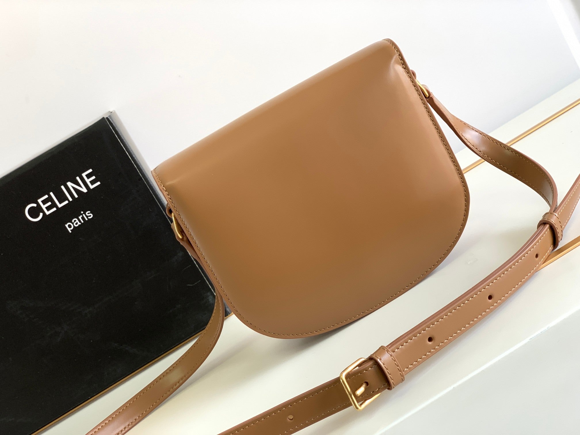 BESACE ADO TRIOMPHE 18.5 CUIR DE VEAU MARRON