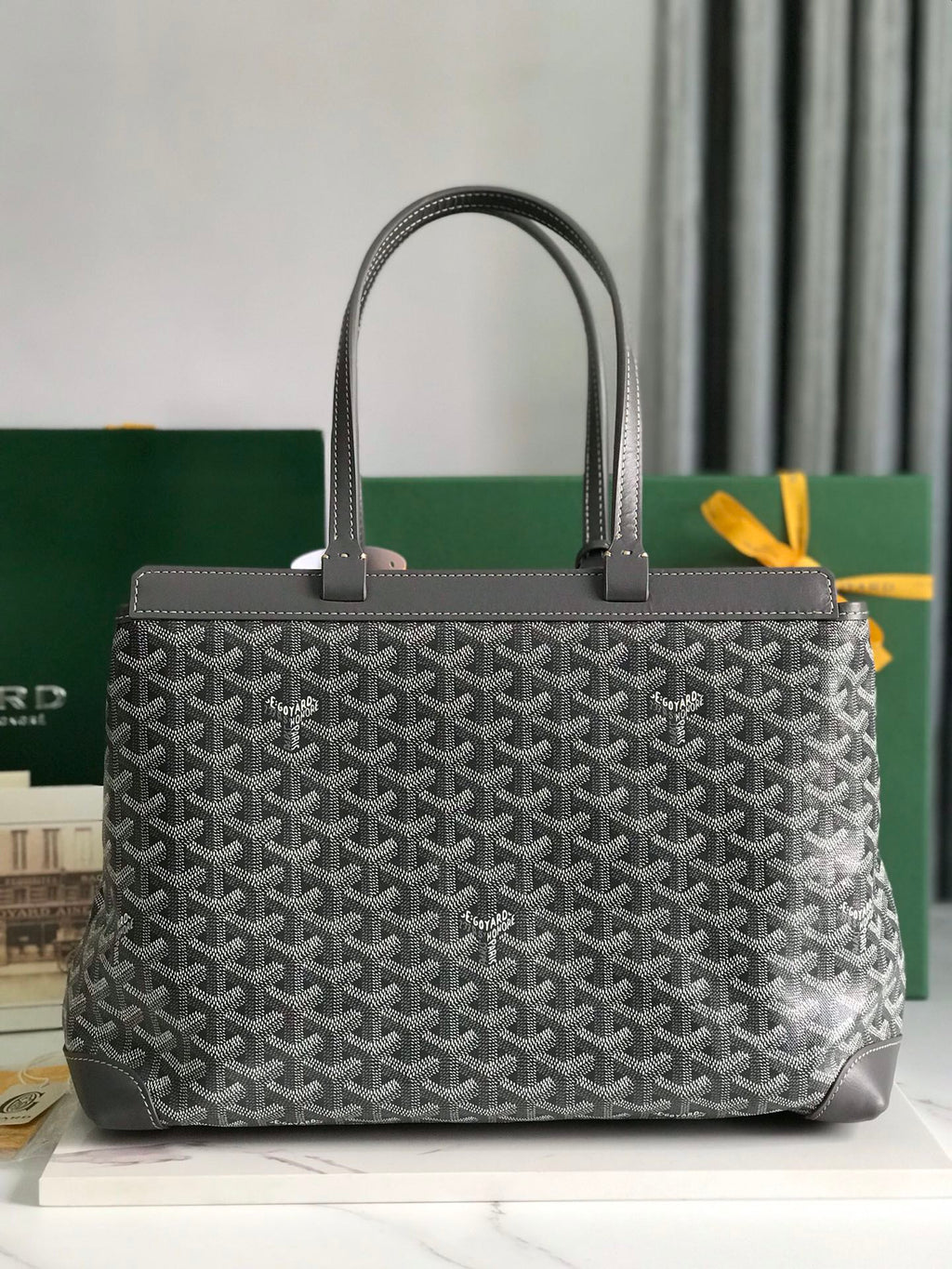 SAC BELLECHASSE BIAUDE PM 36 EN TOILE GOYARDINE GRISE ET GARNITURES EN CUIR DE VEAU