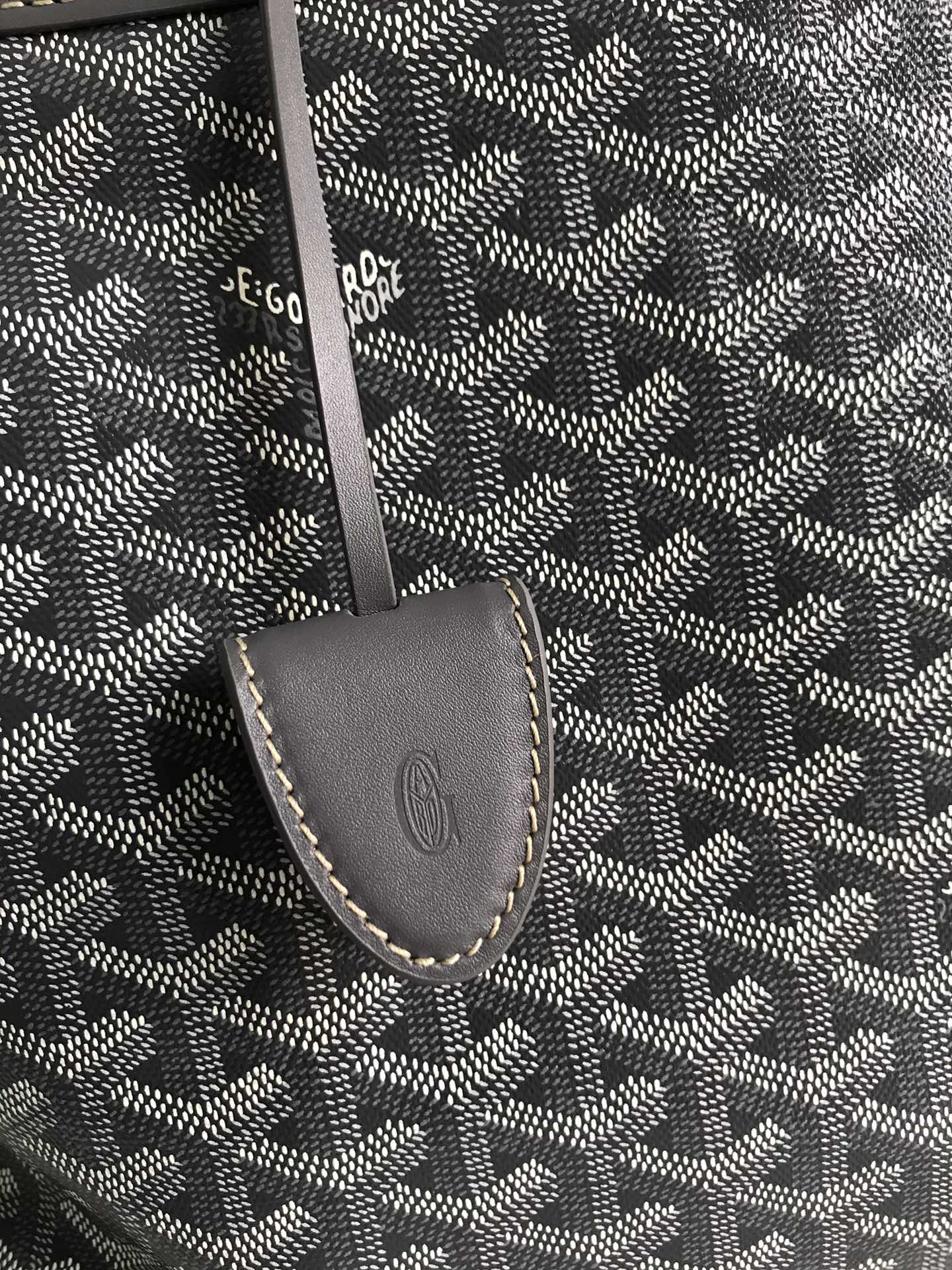 SAC BELLECHASSE BIAUDE PM 36 EN TOILE GOYARDINE GRISE ET GARNITURES EN CUIR DE VEAU