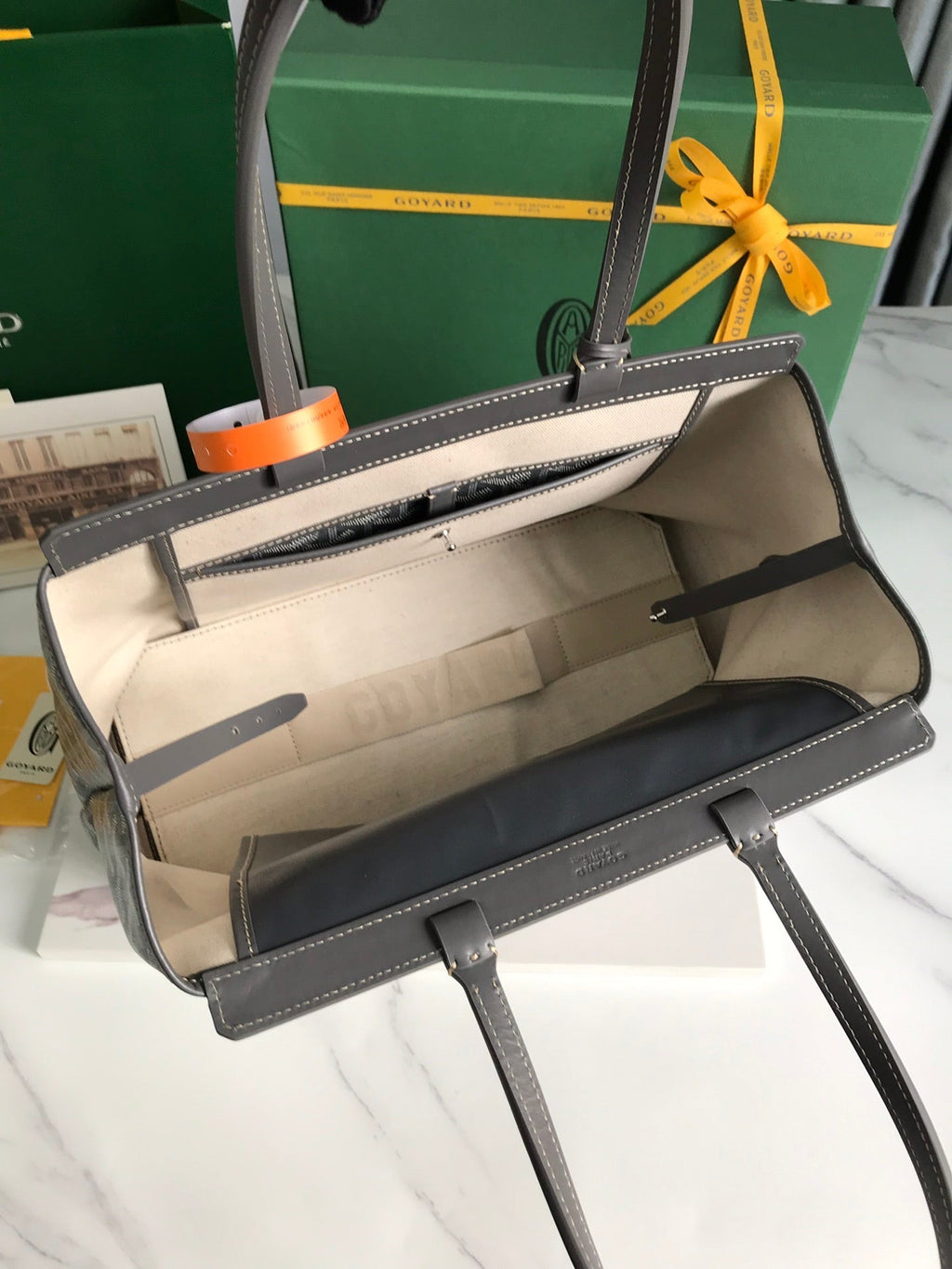 SAC BELLECHASSE BIAUDE PM 36 EN TOILE GOYARDINE GRISE ET GARNITURES EN CUIR DE VEAU