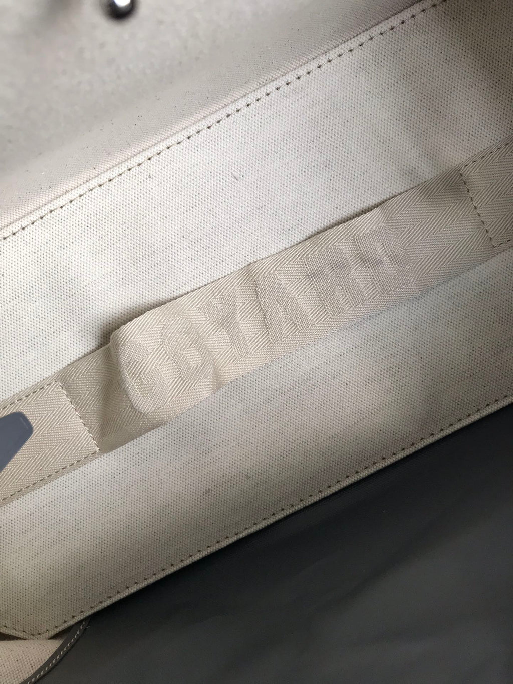SAC BELLECHASSE BIAUDE PM 36 EN TOILE GOYARDINE GRISE ET GARNITURES EN CUIR DE VEAU