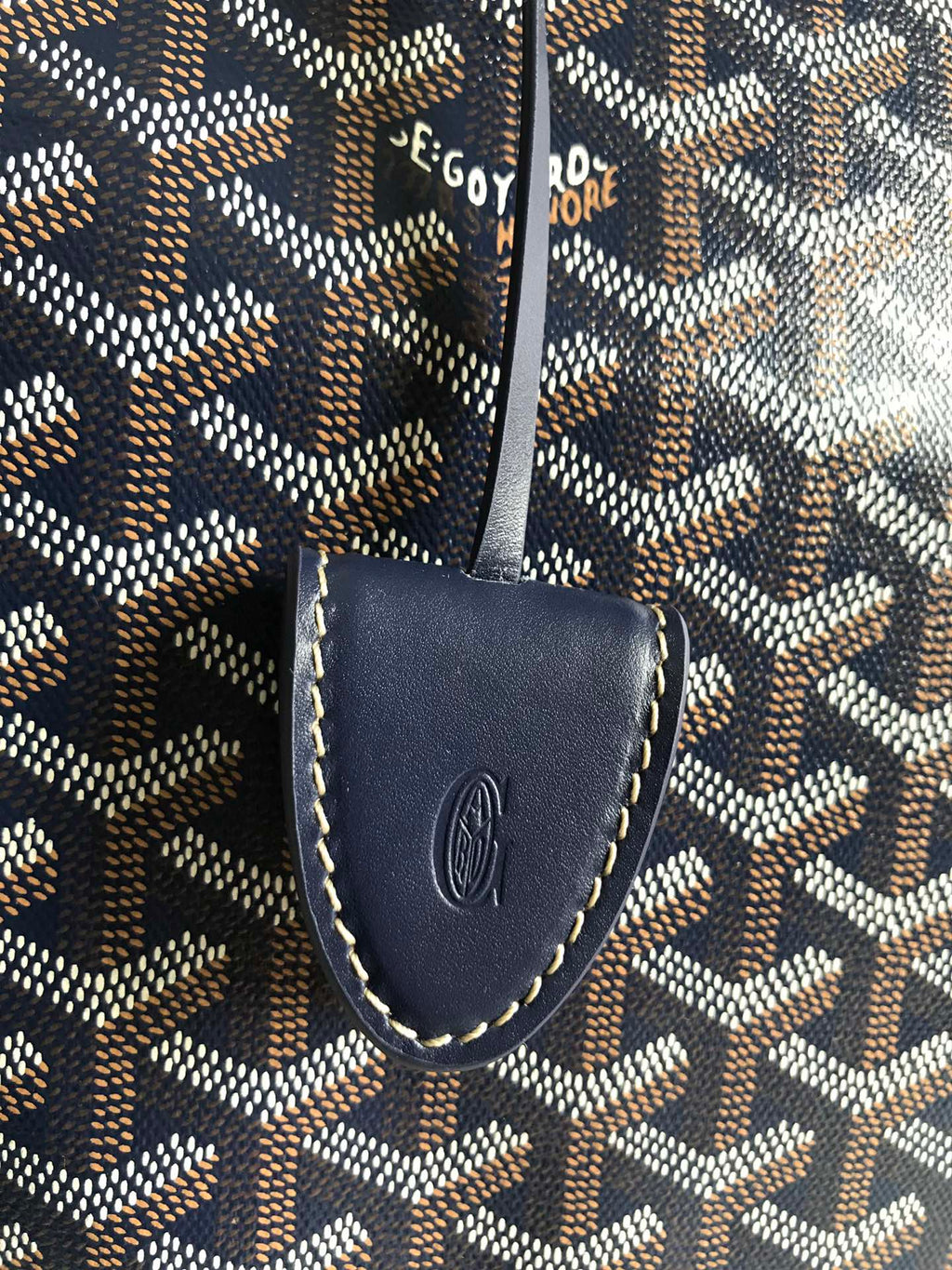 SAC BELLECHASSE BIAUDE PM 36 EN TOILE GOYARDINE BLEU MARINE ET GARNITURES EN CUIR DE VEAU