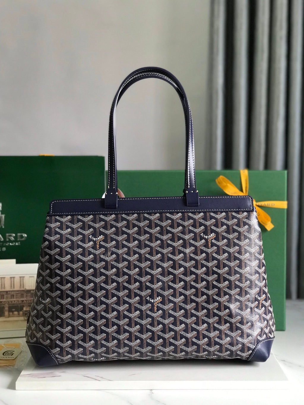 SAC BELLECHASSE BIAUDE PM 36 EN TOILE GOYARDINE BLEU MARINE ET GARNITURES EN CUIR DE VEAU