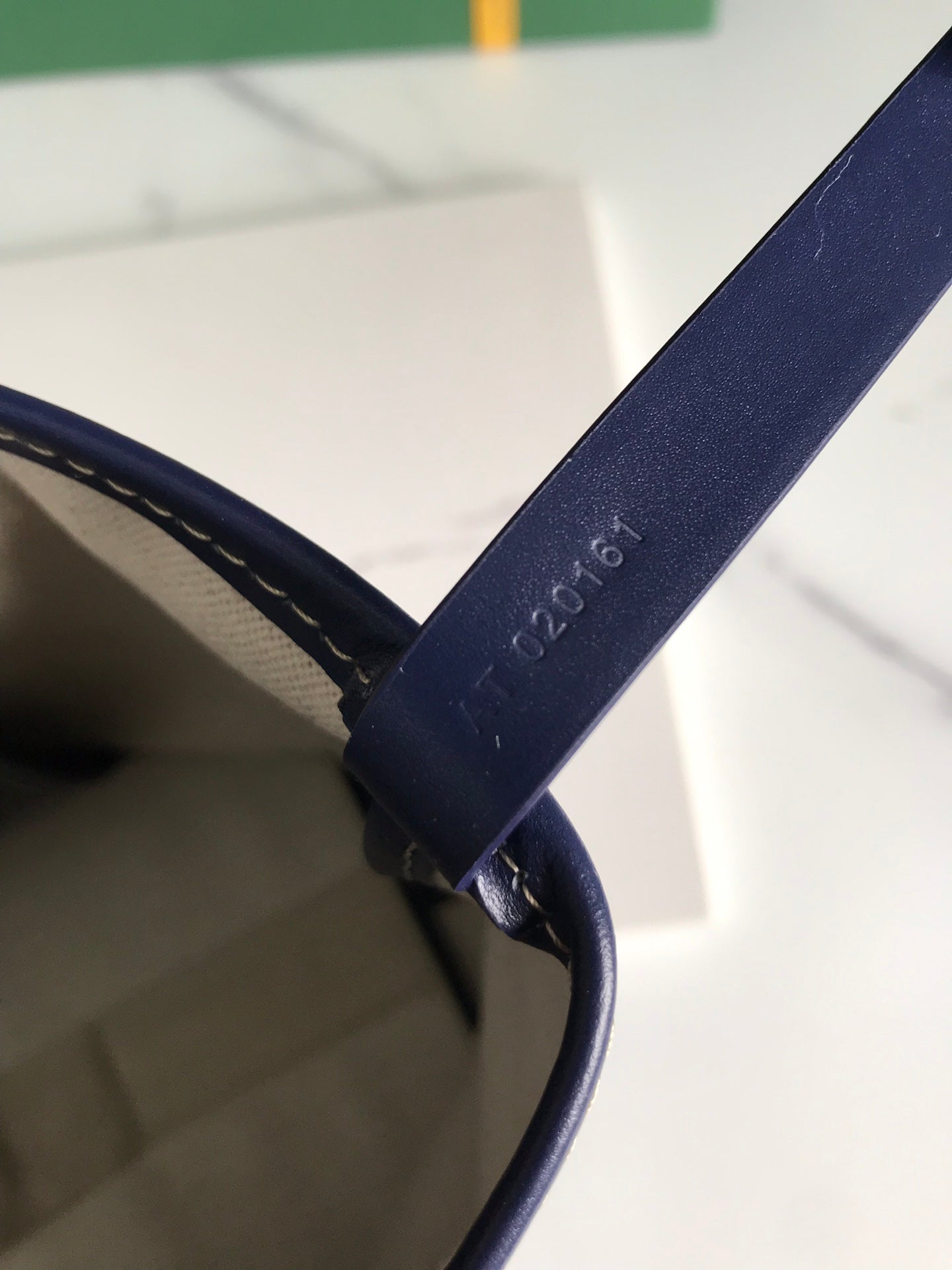 SAC BELLECHASSE BIAUDE PM 36 EN TOILE GOYARDINE BLEU MARINE ET GARNITURES EN CUIR DE VEAU