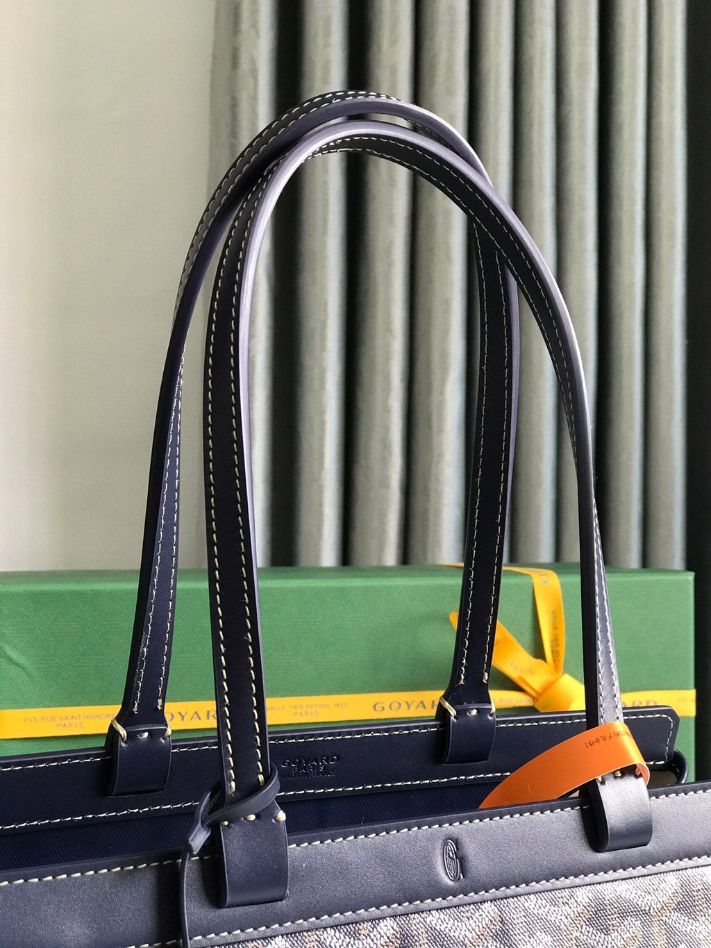SAC BELLECHASSE BIAUDE PM 36 EN TOILE GOYARDINE BLEU MARINE ET GARNITURES EN CUIR DE VEAU