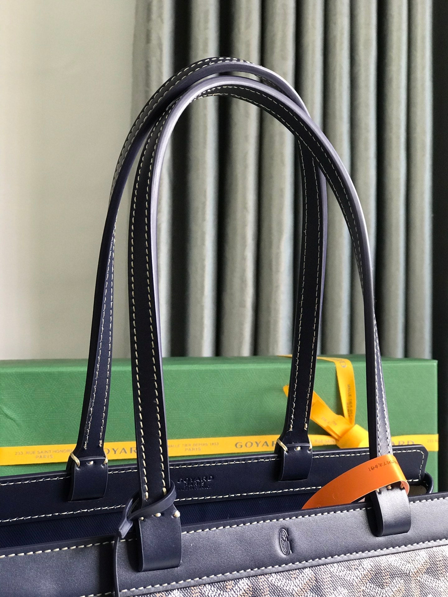 SAC BELLECHASSE BIAUDE PM 36 EN TOILE GOYARDINE BLEU MARINE ET GARNITURES EN CUIR DE VEAU