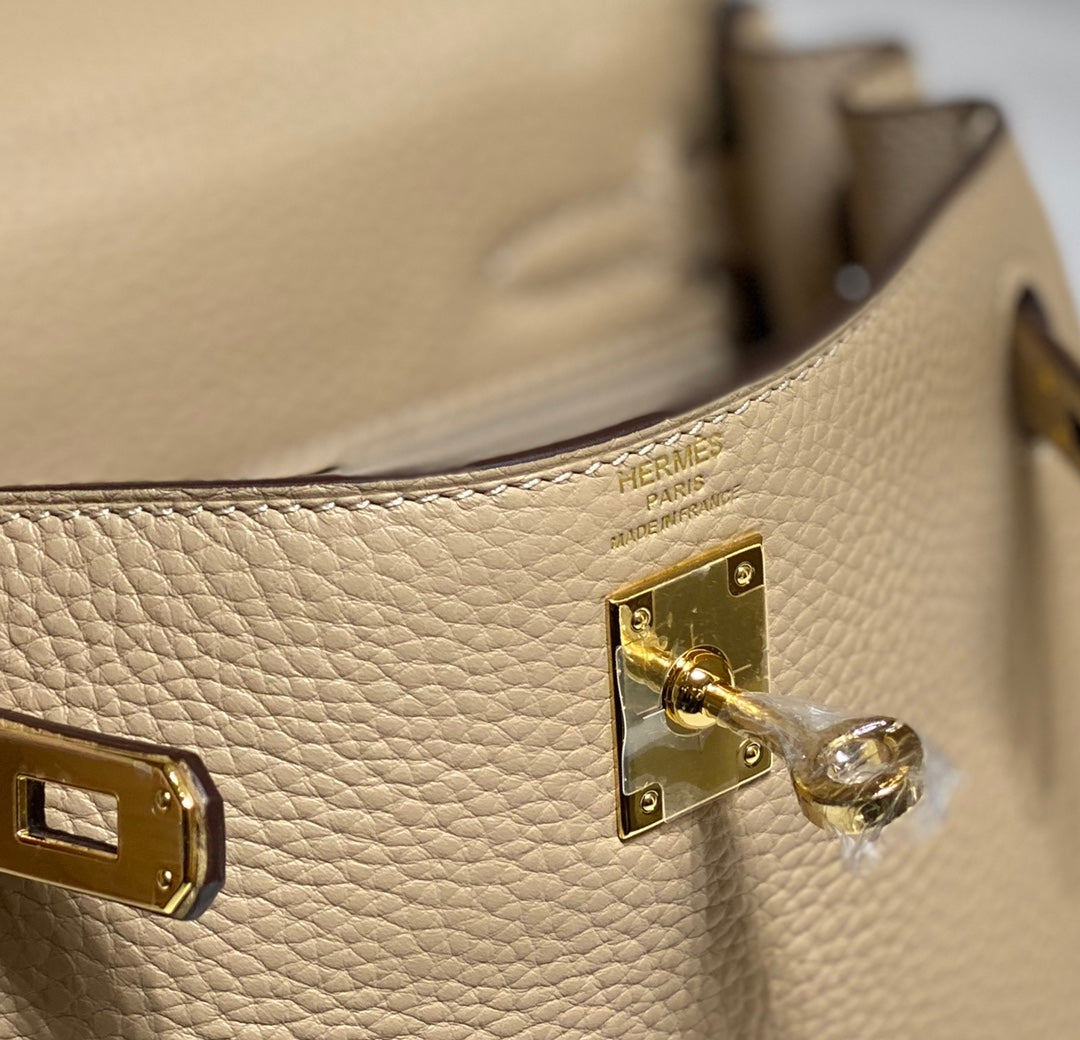 HM MINI KELLY 20CM CUIR TOGO BEIGE QUINCAILLERIE DORÉ